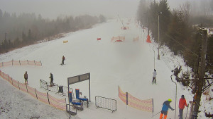 Skiareál Troják - Kamera u nástupu na vlek svah A - 24.1.2026 v 09:15