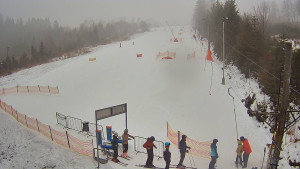 Skiareál Troják - Kamera u nástupu na vlek svah A - 24.1.2026 v 09:20