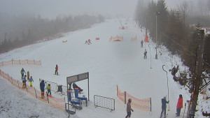 Skiareál Troják - Kamera u nástupu na vlek svah A - 24.1.2026 v 09:40