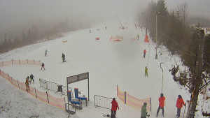 Skiareál Troják - Kamera u nástupu na vlek svah A - 24.1.2026 v 09:50