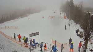 Skiareál Troják - Kamera u nástupu na vlek svah A - 24.1.2026 v 10:55