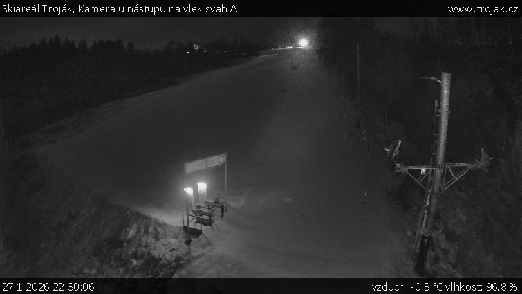 Skiareál Troják - Kamera u nástupu na vlek svah A - 27.1.2026 v 22:30