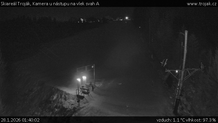Skiareál Troják - Kamera u nástupu na vlek svah A - 28.1.2026 v 01:40