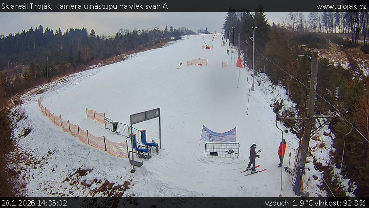Skiareál Troják - Kamera u nástupu na vlek svah A - 28.1.2026 v 14:35
