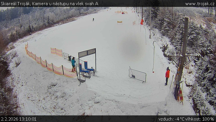 Skiareál Troják - Kamera u nástupu na vlek svah A - 2.2.2026 v 13:10