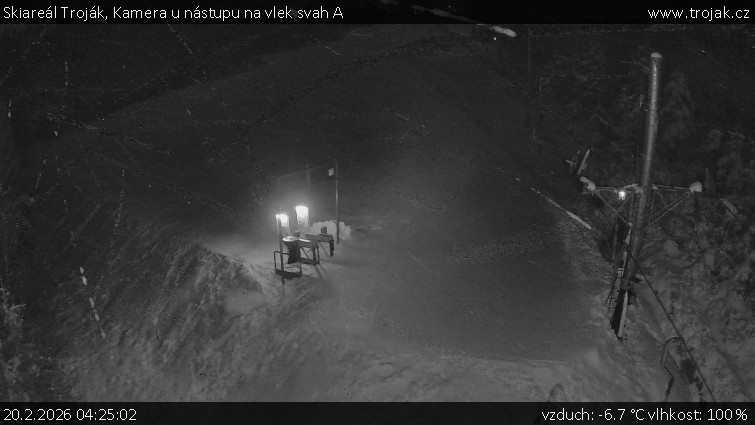 Skiareál Troják - Kamera u nástupu na vlek svah A - 20.2.2026 v 04:25
