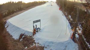 Skiareál Troják - Kamera u nástupu na vlek svah A - 3.3.2026 v 06:55