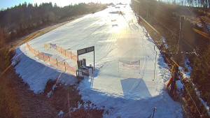 Skiareál Troják - Kamera u nástupu na vlek svah A - 3.3.2026 v 08:15 Skiareál Troják - Kamera u nástupu na vlek svah A - 3.3.2026 v 08:15