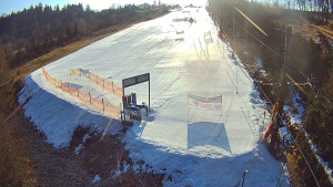 Skiareál Troják - Kamera u nástupu na vlek svah A - 3.3.2026 v 08:40 Skiareál Troják - Kamera u nástupu na vlek svah A - 3.3.2026 v 08:40