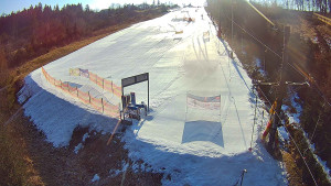 Skiareál Troják - Kamera u nástupu na vlek svah A - 3.3.2026 v 08:55