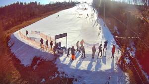 Skiareál Troják - Kamera u nástupu na vlek svah A - 3.3.2026 v 09:35 Skiareál Troják - Kamera u nástupu na vlek svah A - 3.3.2026 v 09:35