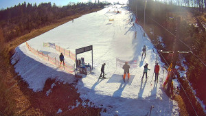 Skiareál Troják - Kamera u nástupu na vlek svah A - 3.3.2026 v 09:50 Skiareál Troják - Kamera u nástupu na vlek svah A - 3.3.2026 v 09:50