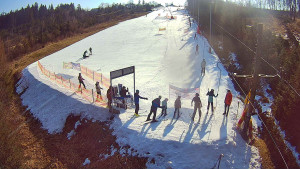 Skiareál Troják - Kamera u nástupu na vlek svah A - 3.3.2026 v 09:55
