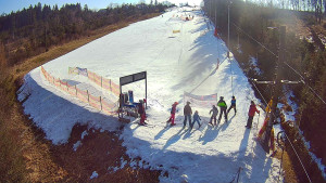 Skiareál Troják - Kamera u nástupu na vlek svah A - 3.3.2026 v 10:15 Skiareál Troják - Kamera u nástupu na vlek svah A - 3.3.2026 v 10:15