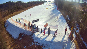 Skiareál Troják - Kamera u nástupu na vlek svah A - 3.3.2026 v 10:25 Skiareál Troják - Kamera u nástupu na vlek svah A - 3.3.2026 v 10:25