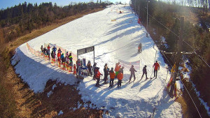 Skiareál Troják - Kamera u nástupu na vlek svah A - 3.3.2026 v 11:05 Skiareál Troják - Kamera u nástupu na vlek svah A - 3.3.2026 v 11:05