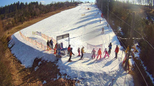 Skiareál Troják - Kamera u nástupu na vlek svah A - 3.3.2026 v 11:25 Skiareál Troják - Kamera u nástupu na vlek svah A - 3.3.2026 v 11:25