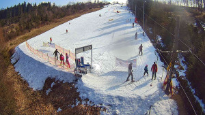 Skiareál Troják - Kamera u nástupu na vlek svah A - 3.3.2026 v 11:45 Skiareál Troják - Kamera u nástupu na vlek svah A - 3.3.2026 v 11:45