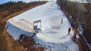 Skiareál Troják - Kamera u nástupu na vlek svah A - 3.3.2026 v 11:55