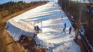Skiareál Troják - Kamera u nástupu na vlek svah A - 3.3.2026 v 12:55