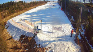 Skiareál Troják - Kamera u nástupu na vlek svah A - 3.3.2026 v 13:55