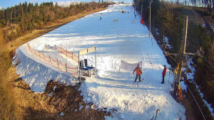 Skiareál Troják - Kamera u nástupu na vlek svah A - 3.3.2026 v 14:55