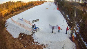 Skiareál Troják - Kamera u nástupu na vlek svah A - 3.3.2026 v 16:20 Skiareál Troják - Kamera u nástupu na vlek svah A - 3.3.2026 v 16:20