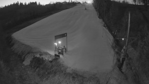 Skiareál Troják - Kamera u nástupu na vlek svah A - 13.3.2026 v 05:15