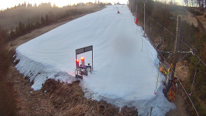 Skiareál Troják - Kamera u nástupu na vlek svah A - 13.3.2026 v 05:40