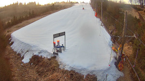 Skiareál Troják - Kamera u nástupu na vlek svah A - 13.3.2026 v 05:50