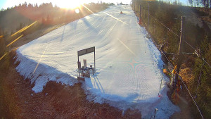 Skiareál Troják - Kamera u nástupu na vlek svah A - 13.3.2026 v 07:20