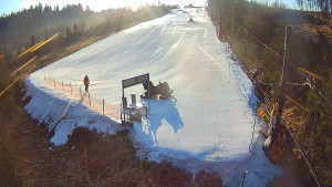 Skiareál Troják - Kamera u nástupu na vlek svah A - 13.3.2026 v 07:40