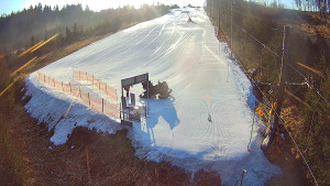 Skiareál Troják - Kamera u nástupu na vlek svah A - 13.3.2026 v 07:45