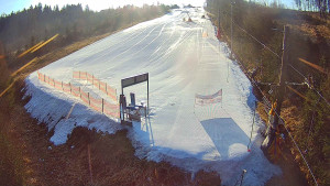 Skiareál Troják - Kamera u nástupu na vlek svah A - 13.3.2026 v 07:50