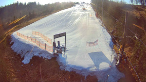 Skiareál Troják - Kamera u nástupu na vlek svah A - 13.3.2026 v 07:55