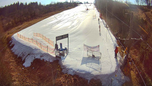 Skiareál Troják - Kamera u nástupu na vlek svah A - 13.3.2026 v 09:05