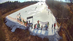 Skiareál Troják - Kamera u nástupu na vlek svah A - 13.3.2026 v 09:20