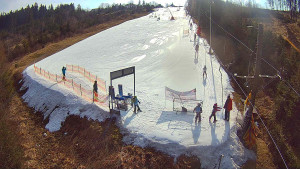 Skiareál Troják - Kamera u nástupu na vlek svah A - 13.3.2026 v 09:25