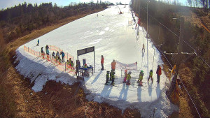 Skiareál Troják - Kamera u nástupu na vlek svah A - 13.3.2026 v 09:30