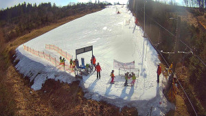 Skiareál Troják - Kamera u nástupu na vlek svah A - 13.3.2026 v 09:35