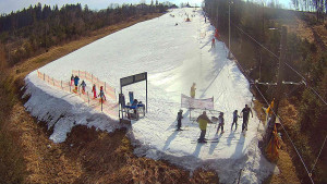 Skiareál Troják - Kamera u nástupu na vlek svah A - 13.3.2026 v 10:05