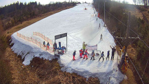 Skiareál Troják - Kamera u nástupu na vlek svah A - 13.3.2026 v 10:15