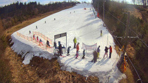 Skiareál Troják - Kamera u nástupu na vlek svah A - 13.3.2026 v 11:00