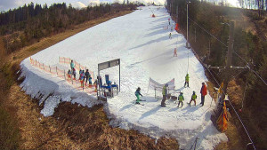 Skiareál Troják - Kamera u nástupu na vlek svah A - 13.3.2026 v 11:30