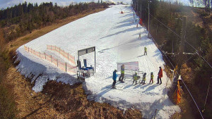 Skiareál Troják - Kamera u nástupu na vlek svah A - 13.3.2026 v 11:40