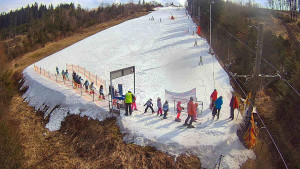 Skiareál Troják - Kamera u nástupu na vlek svah A - 13.3.2026 v 11:45