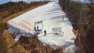 Skiareál Troják - Kamera u nástupu na vlek svah A - 13.3.2026 v 12:30