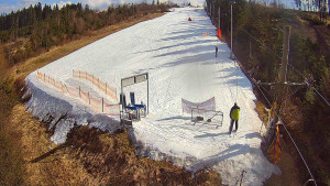 Skiareál Troják - Kamera u nástupu na vlek svah A - 13.3.2026 v 12:55