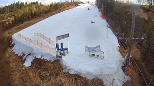 Skiareál Troják - Kamera u nástupu na vlek svah A - 13.3.2026 v 13:00