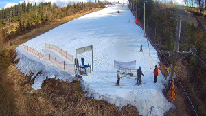 Skiareál Troják - Kamera u nástupu na vlek svah A - 13.3.2026 v 14:25